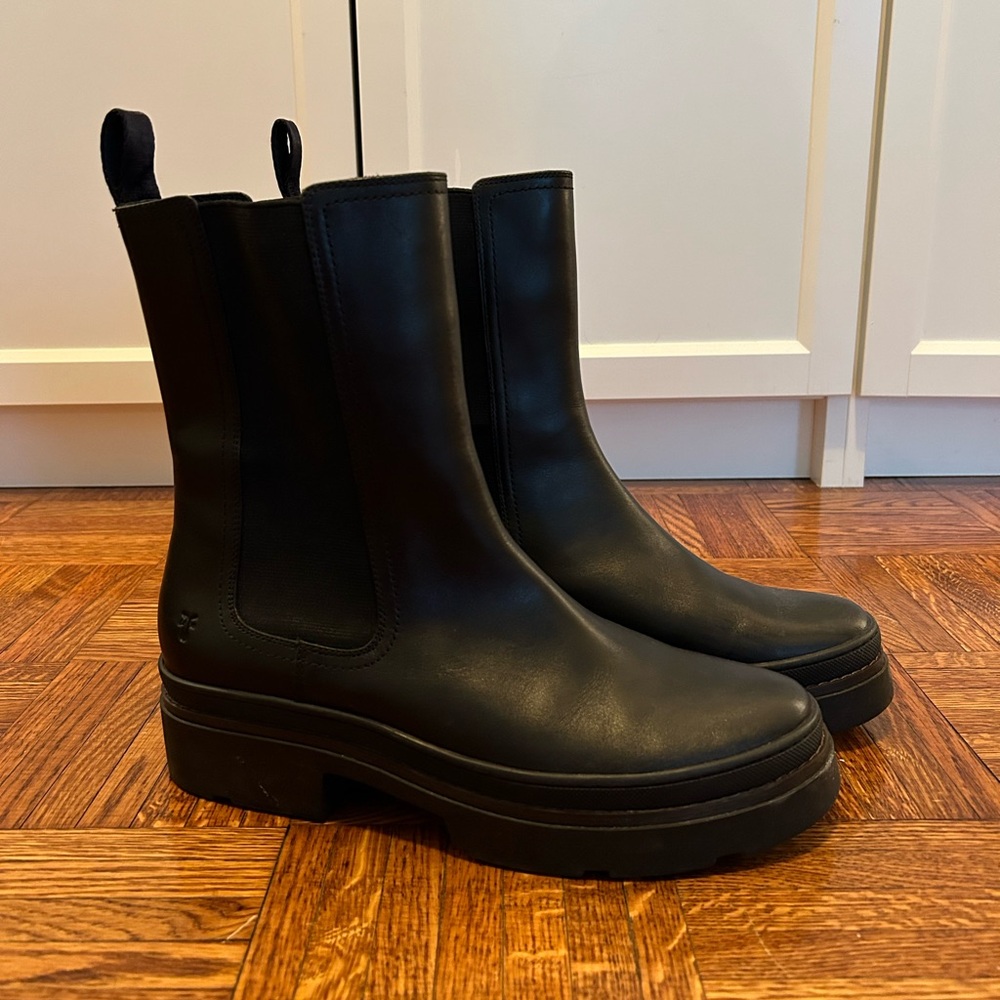 Frye Chloe Chelsea Boots. Size 10.